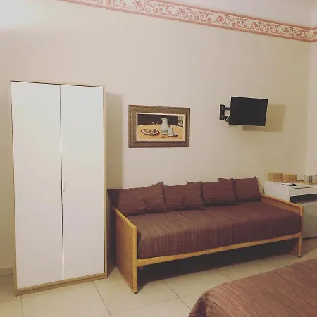 Via Fiume Cento 17 Гостевой дом Специя